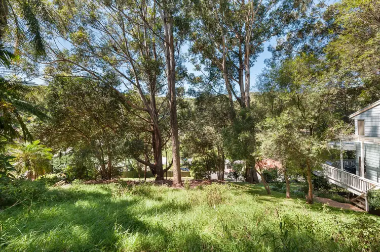 8 Harcourt Place, North Avoca NSW 2260