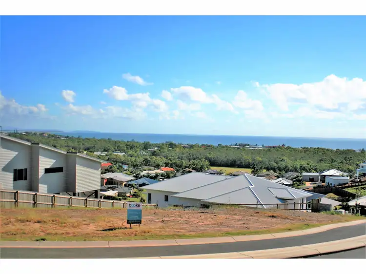 8 Ridge Avenue, Lammermoor QLD 4703