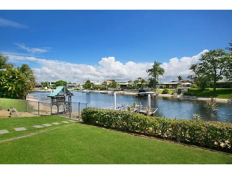 8 Sheridan Park Avenue, Broadbeach Waters QLD 4218