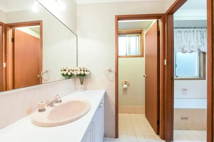 Sixth view of Homely house listing, 2 Lauren Close, Green Point NSW 2251