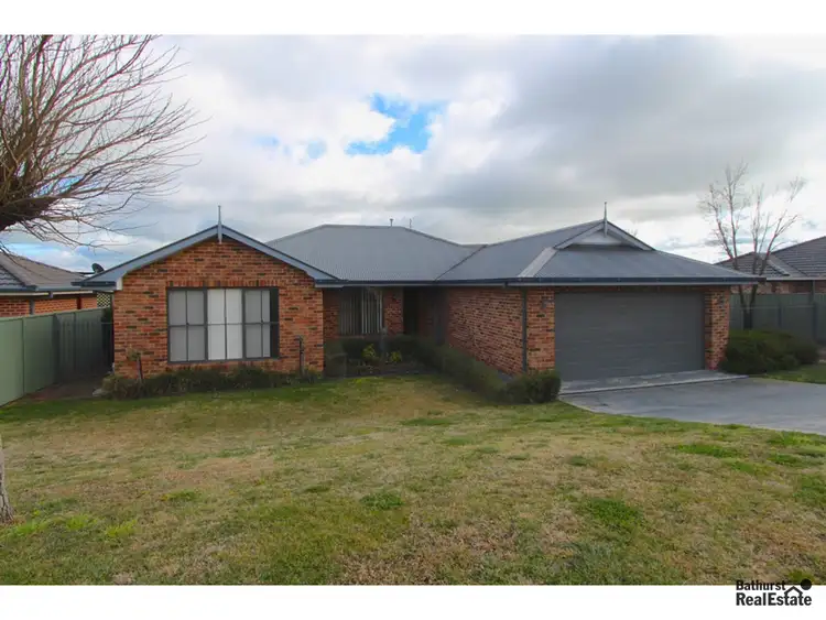24 Sapphire Crescent, Kelso NSW 2795