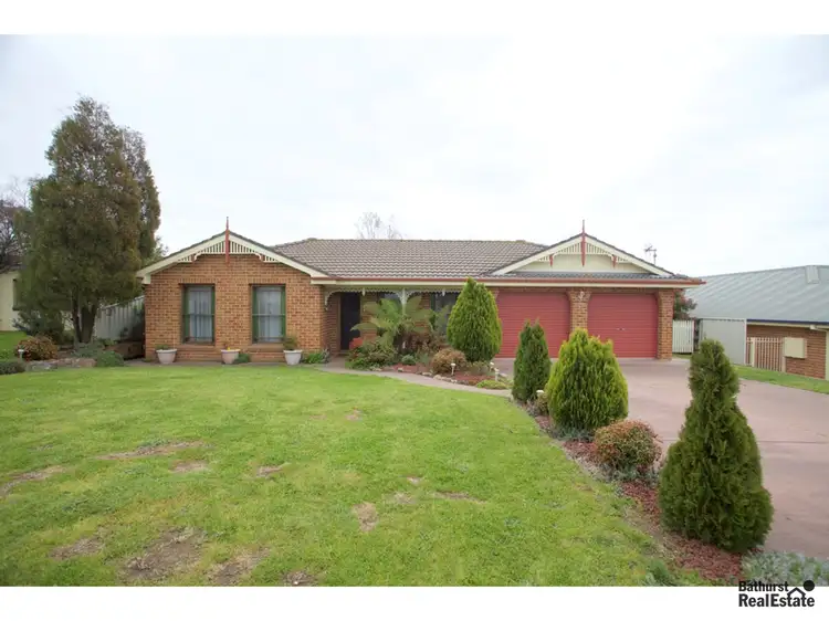 17 Westbourne Drive, Bathurst NSW 2795