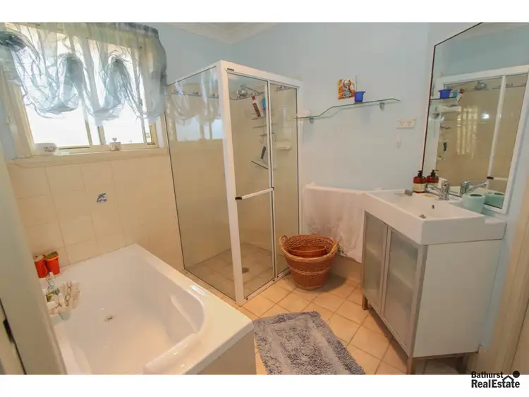 Sixth view of Homely house listing, 11 Ullathorne Close, Bathurst NSW 2795