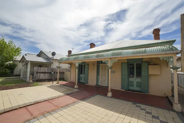 70 Carrington Avenue, Dubbo NSW 2830