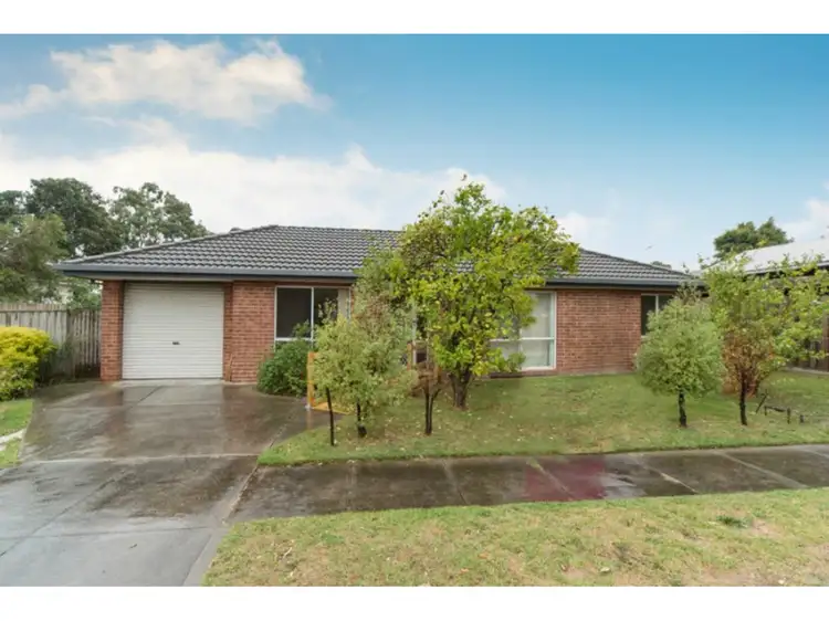 27 Raymond Road, Seaford VIC 3198