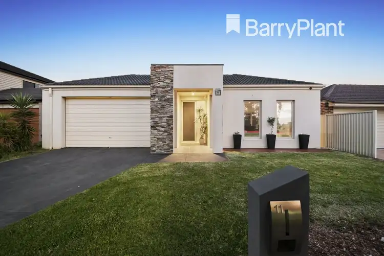11 Creekwood Avenue, Pakenham VIC 3810