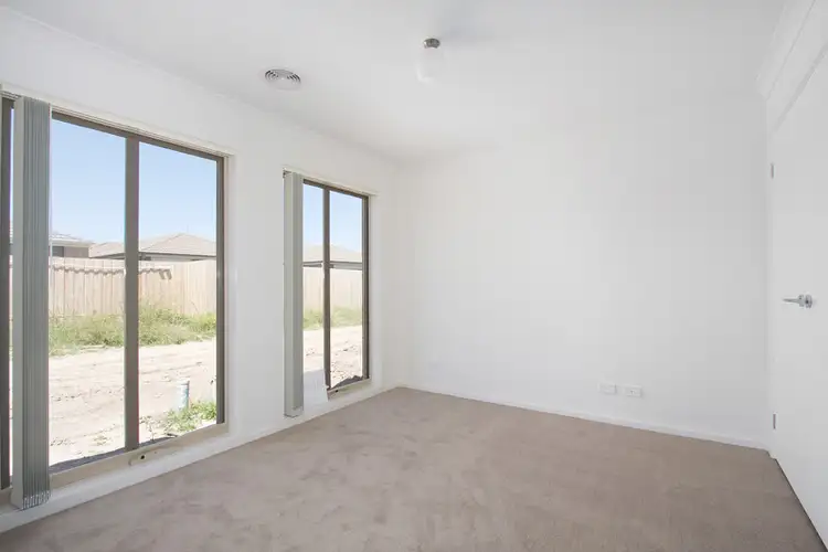 Fifth view of Homely unit listing, Unit 12 9 Shakespeare Court, Drouin VIC 3818
