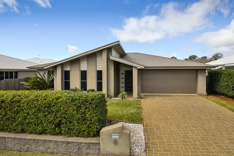 8 Fallon Drive, Middle Ridge QLD 4350