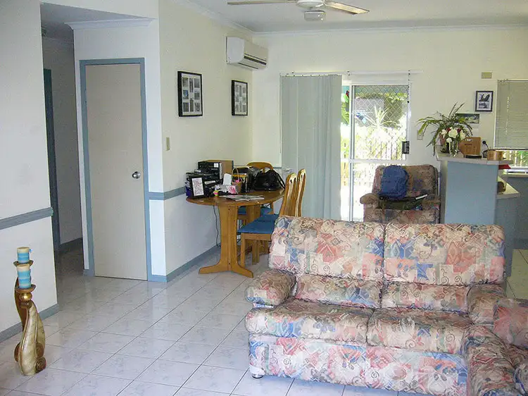 2/8 Brown St, Woree QLD 4868