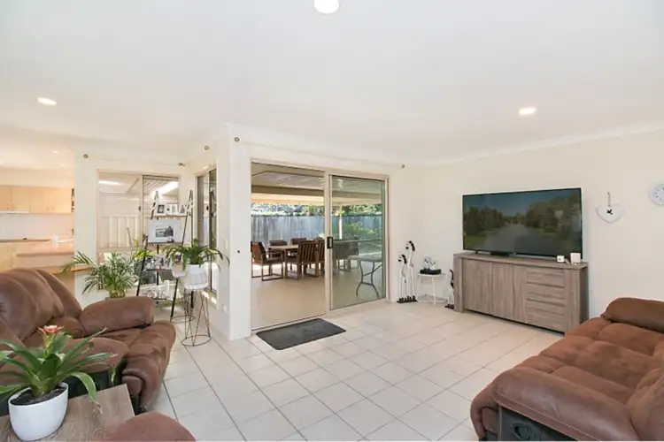 6 Riversdale Boulevard, Banora Point NSW 2486