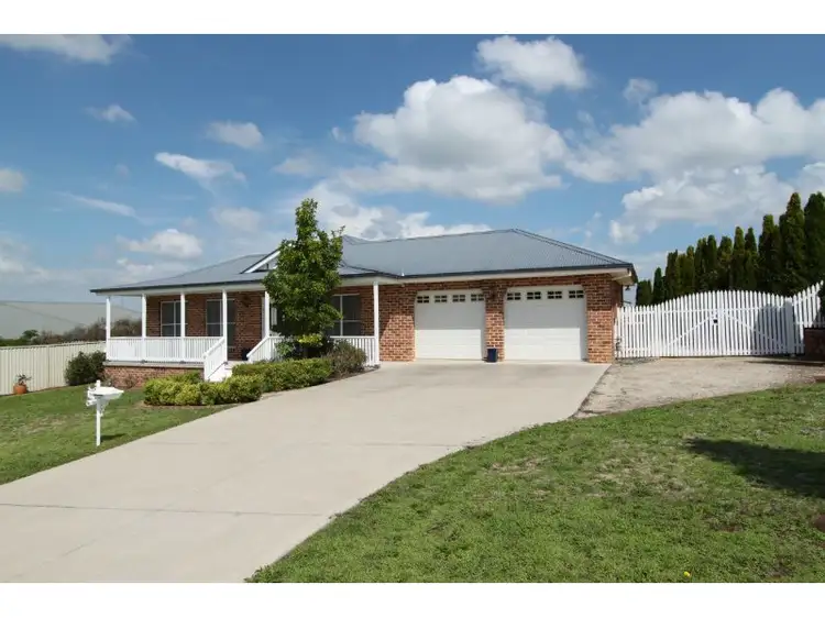 64 Hughes Street, Kelso NSW 2795