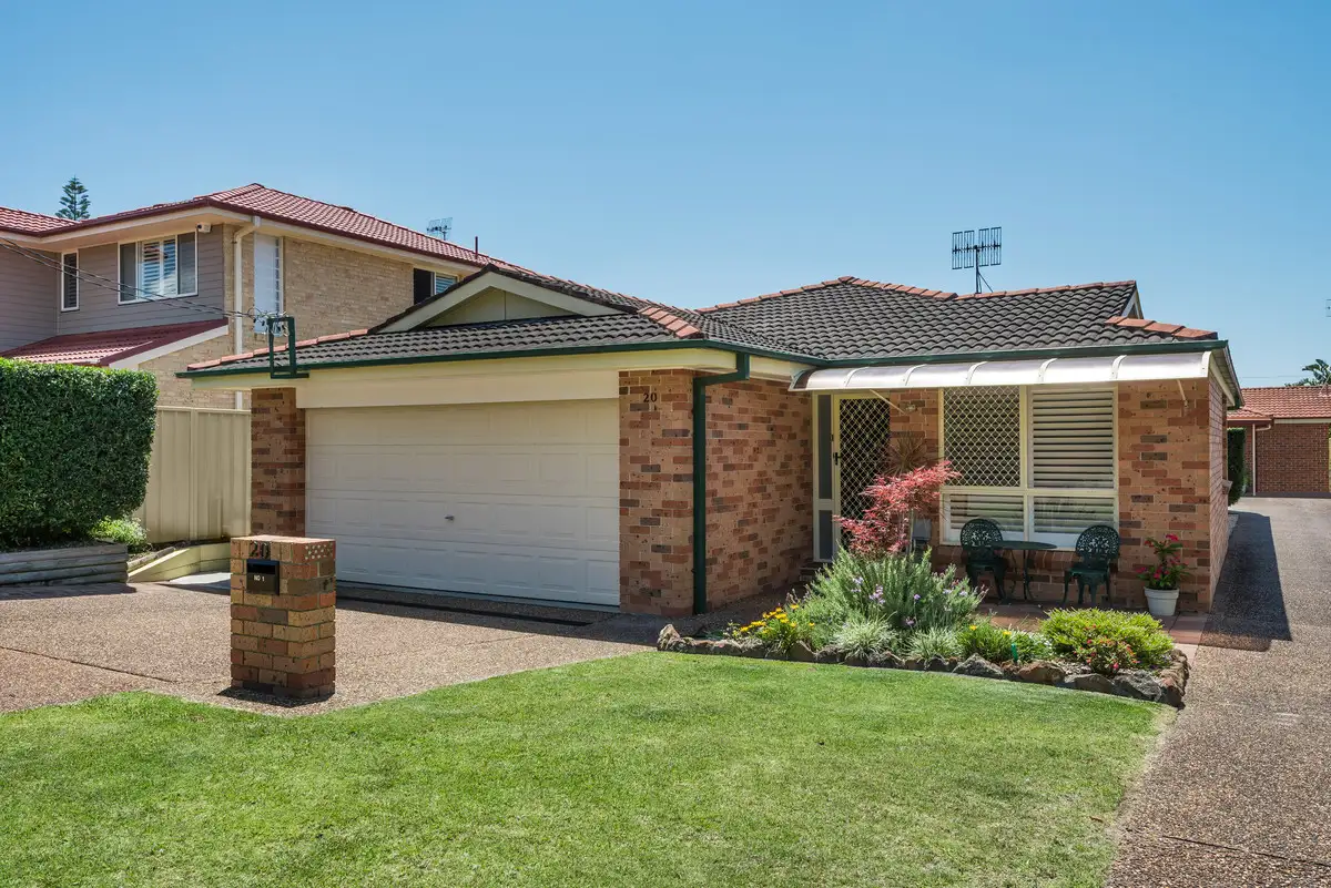 Main view of Homely villa listing, 1/20 Yeddenba Avenue, Blue Bay NSW 2261