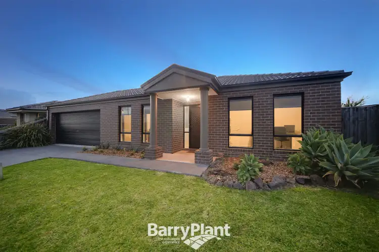 4 Lisa Avenue, Pakenham VIC 3810
