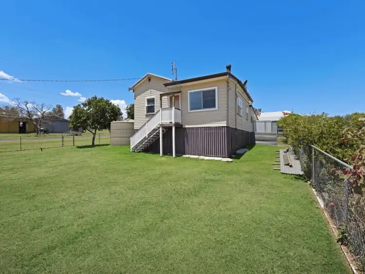 100 Mocatta Street, Goombungee QLD 4354