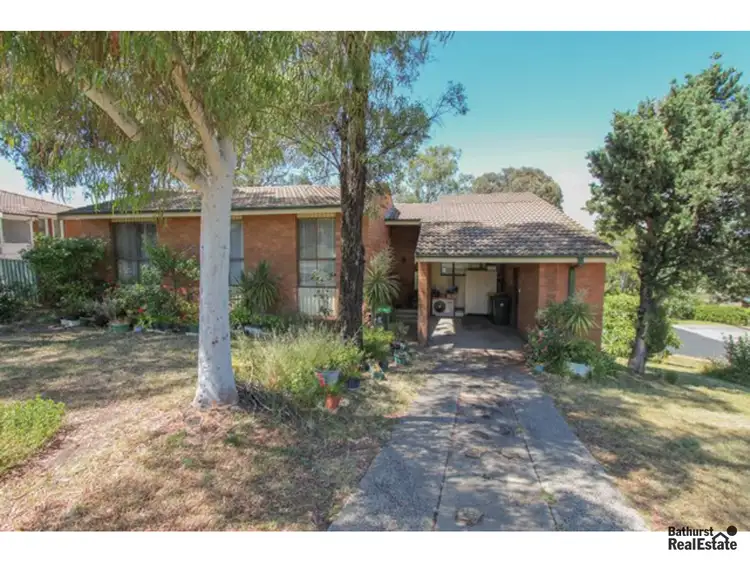 6 Bassett Drive, West Bathurst NSW 2795