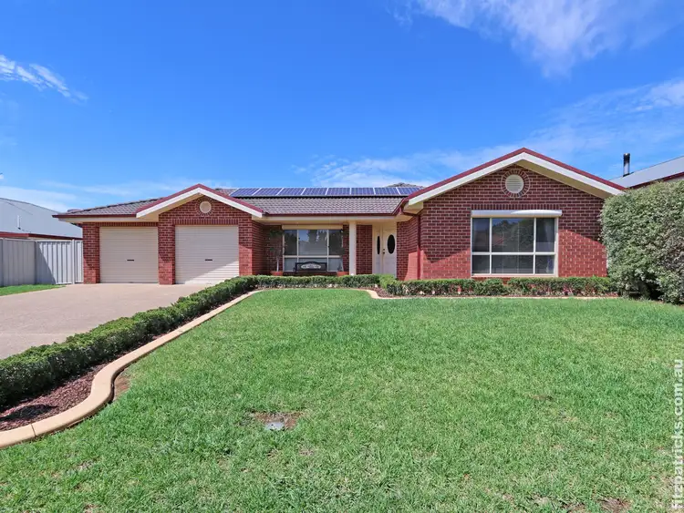 12 Yeomans Place, Kooringal NSW 2650