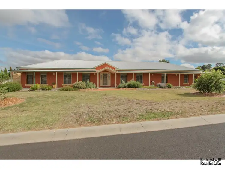 26 Lister Crescent, Kelso NSW 2795
