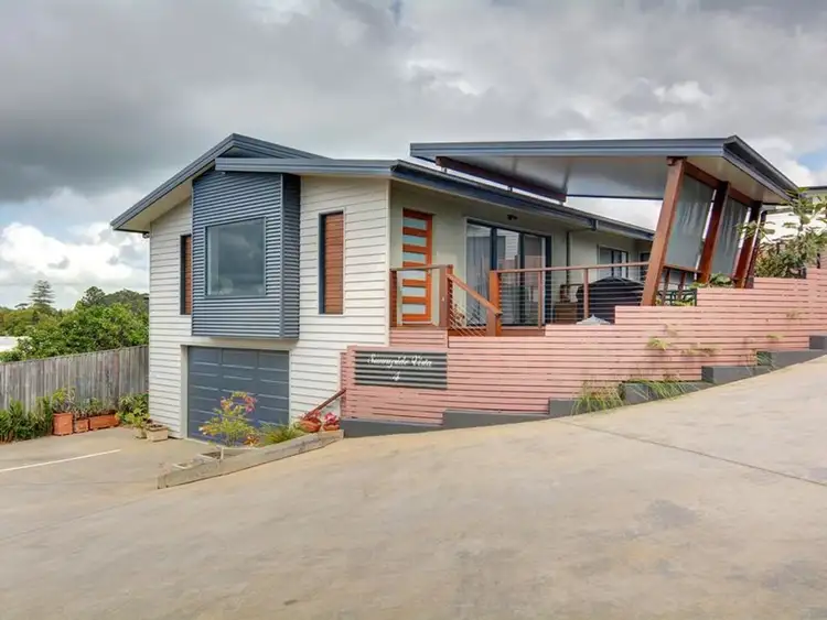 3/4 Sunnyside Court, Maleny QLD 4552