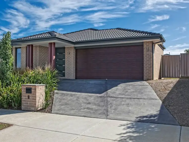 8 Hamish Avenue, Pakenham VIC 3810