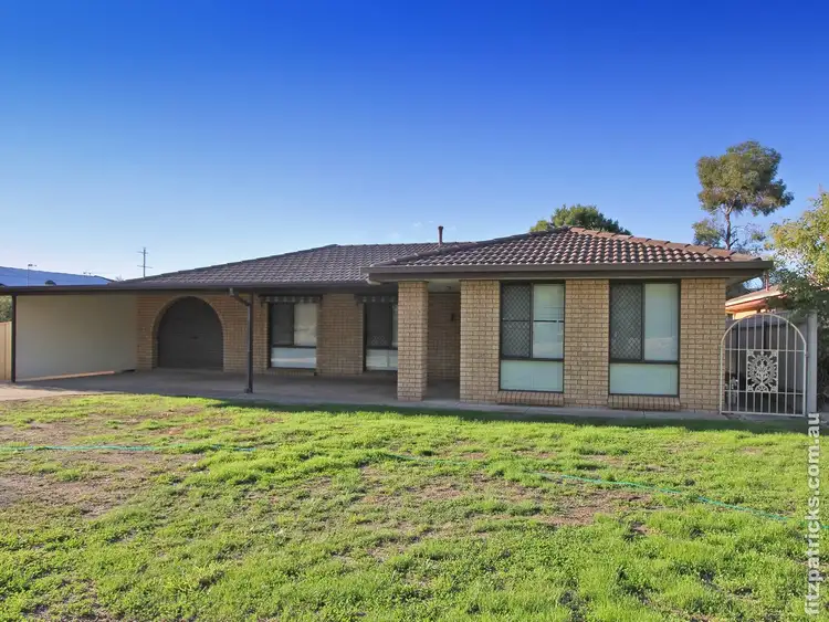 15 Undurra Drive, Glenfield Park NSW 2650