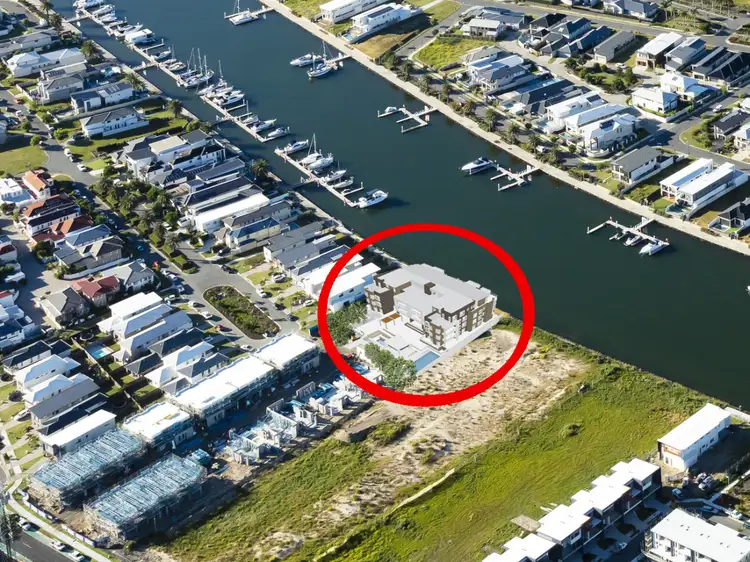 WATERVILLE/37 SICKLE Avenue, Hope Island QLD 4212