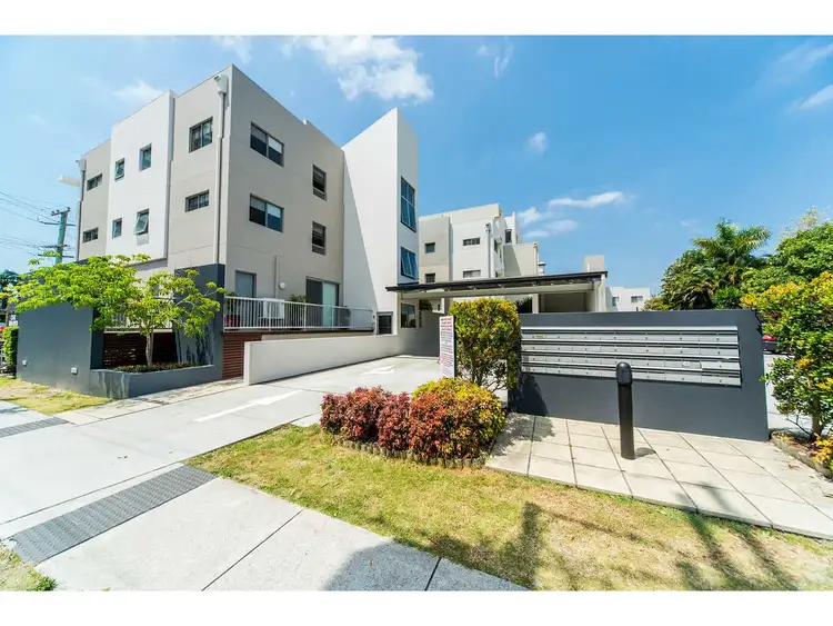 24/12-18 Bayview Street, Runaway Bay QLD 4216