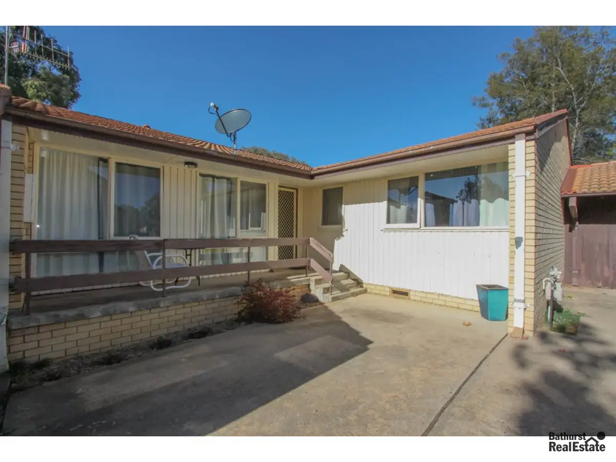 Main view of Homely townhouse listing, 38 Ross Place, Bathurst NSW 2795