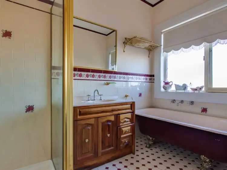 Sixth view of Homely house listing, 5 Sherbrooke Court, Narre Warren South VIC 3805