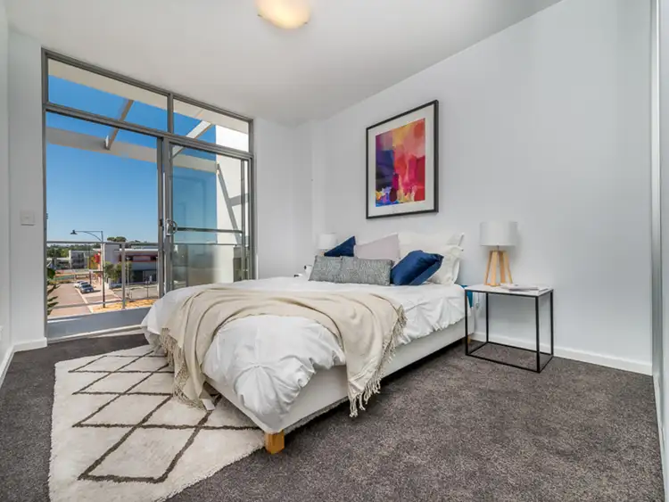 215/50 Pimlico Crescent, Wellard WA 6170
