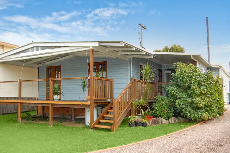 11 Minchinton Street, Caloundra QLD 4551