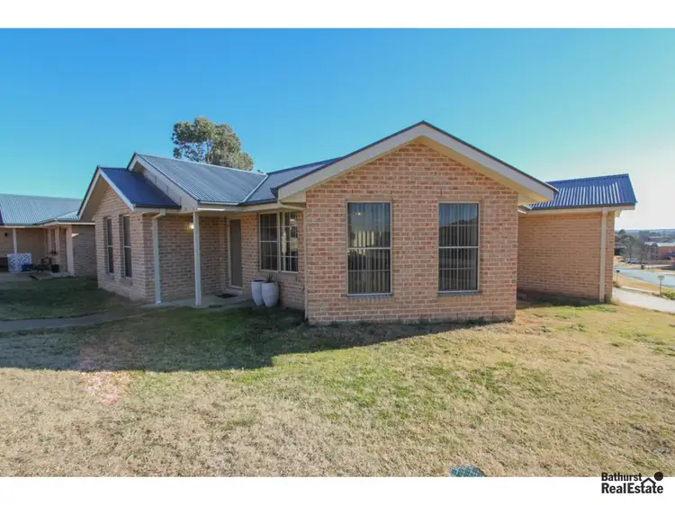 11D Dees Close, Bathurst NSW 2795