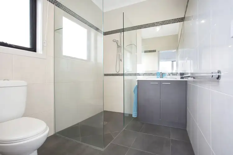 Fifth view of Homely house listing, 10 Callaway Court, Peterborough VIC 3270
