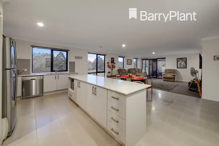 Fifth view of Homely house listing, 2 South Fork Court, Drouin VIC 3818