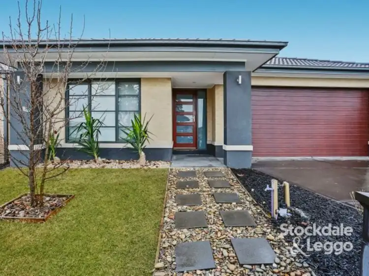 71 Wheelers Park Drive, Cranbourne North VIC 3977