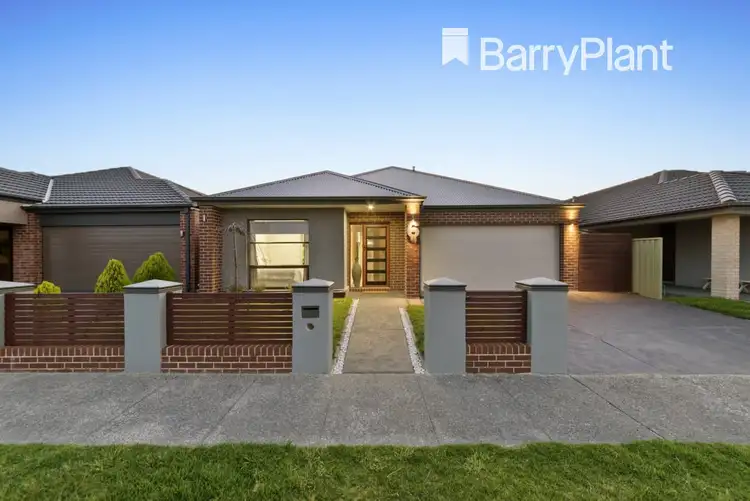6 Dusseldorp Avenue, Pakenham VIC 3810