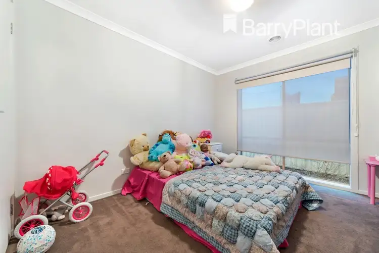 Fifth view of Homely house listing, 8 Salvia Avenue, Pakenham VIC 3810