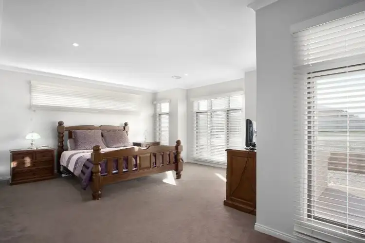 Seventh view of Homely house listing, 4 Lyndhurst Square, Drouin VIC 3818