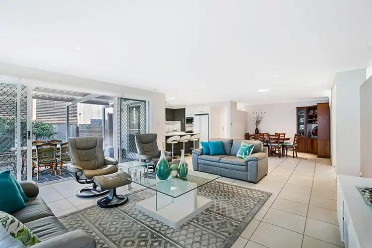 2/458 Mackenzie Street, Middle Ridge QLD 4350