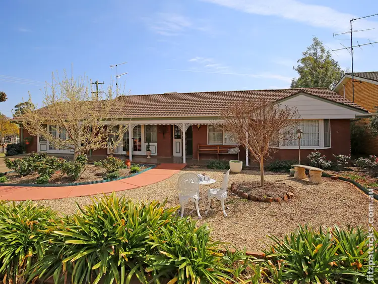 30 Loughnan Street, Coolamon NSW 2701