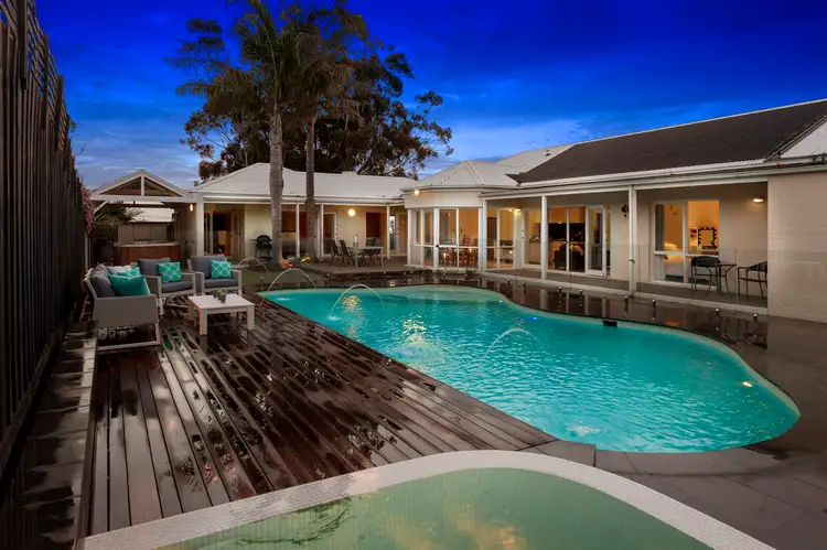 27 Volitans Avenue, Mount Eliza VIC 3930