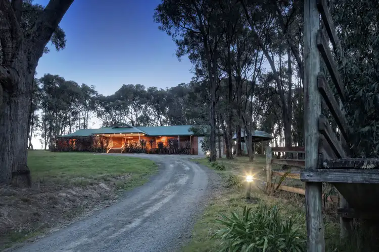 380 Woori Yallock Road, Cockatoo VIC 3781