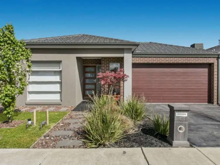 67 Wheelers Park Drive, Cranbourne North VIC 3977