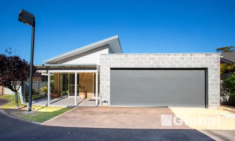 8 Phoenix Drive, Warners Bay NSW 2282