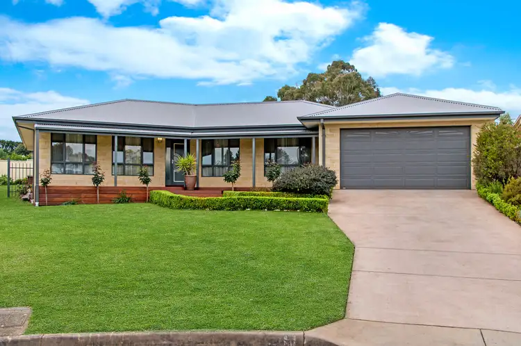 8 Chelsea Place, Hamilton VIC 3300