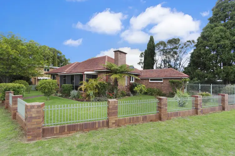 4 Allenby Street, Newtown QLD 4350