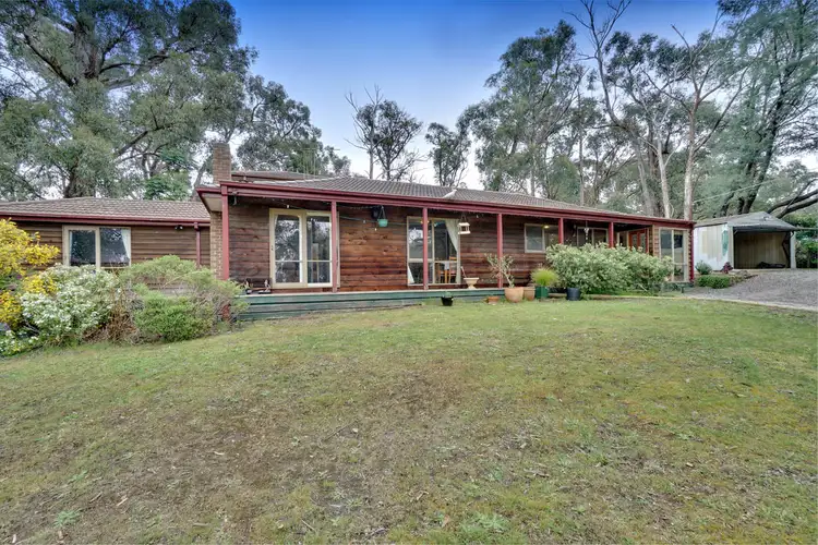 1 Woodlands Avenue, Cockatoo VIC 3781