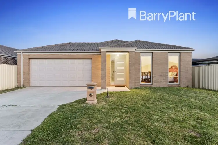 19 Zenith Street, Pakenham VIC 3810