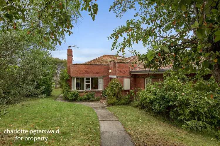 6 Nubeena Crescent, Taroona TAS 7053