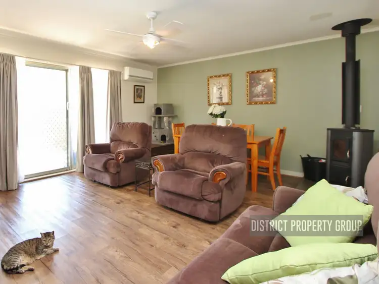 Second view of Homely unit listing, 4 Parwanoff Street, Mansfield VIC 3722