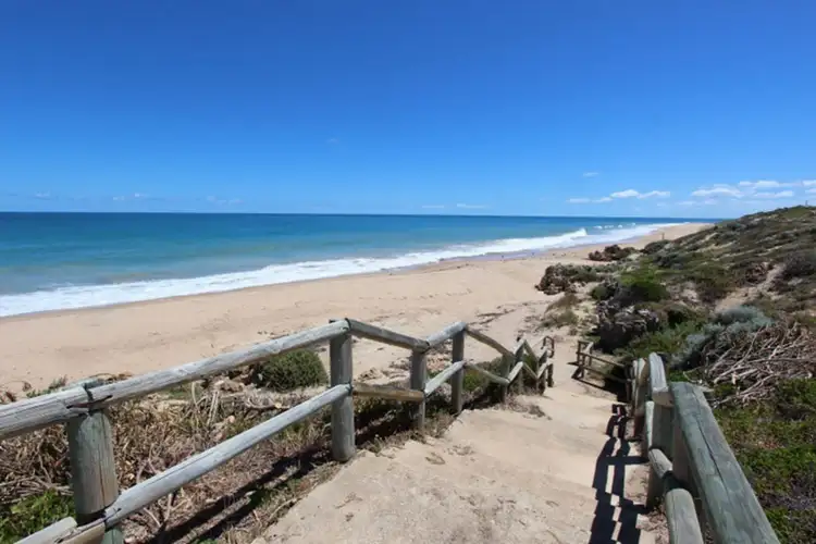 4 Neptune Place, Halls Head WA 6210